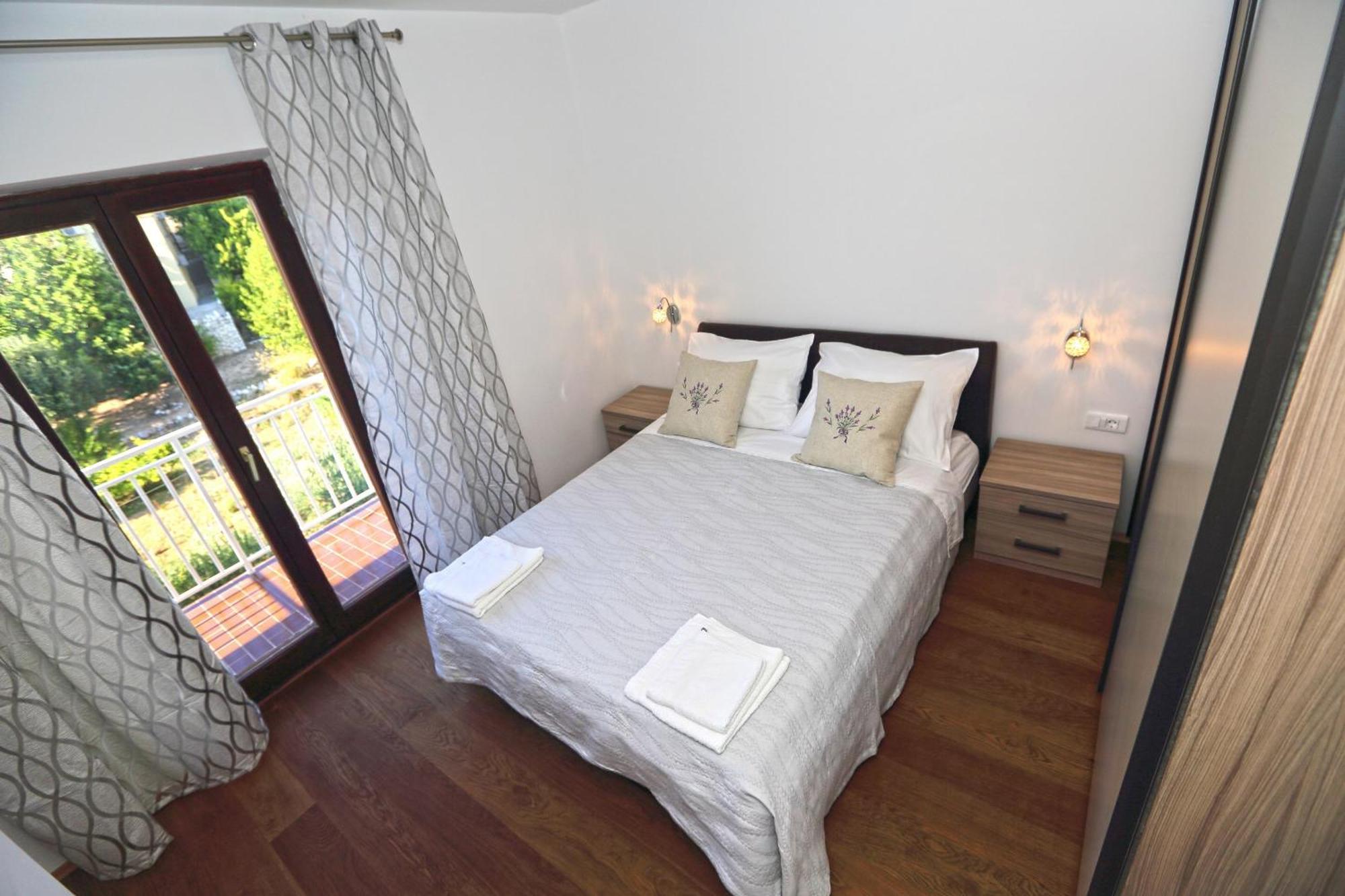 Apartments Grgo Хвар Екстериор снимка
