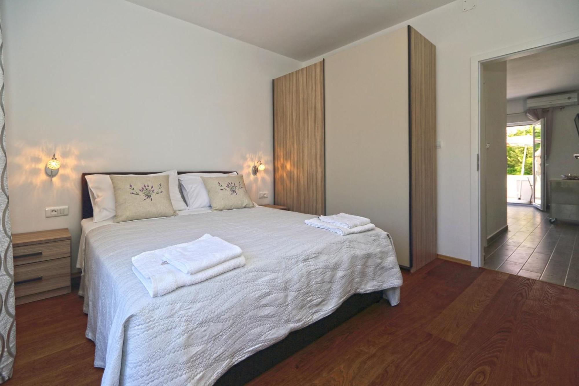 Apartments Grgo Хвар Екстериор снимка