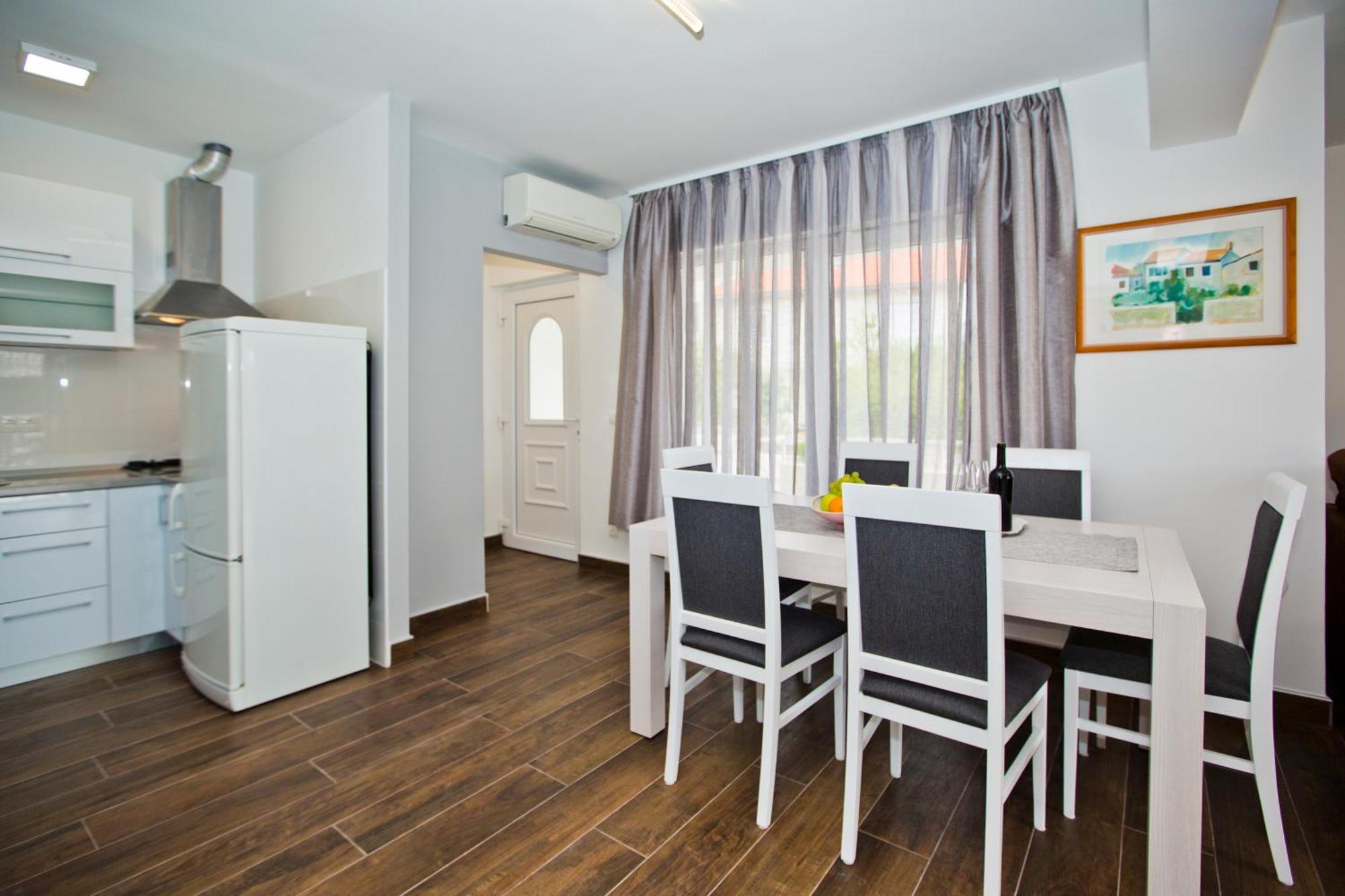 Apartments Grgo Хвар Екстериор снимка