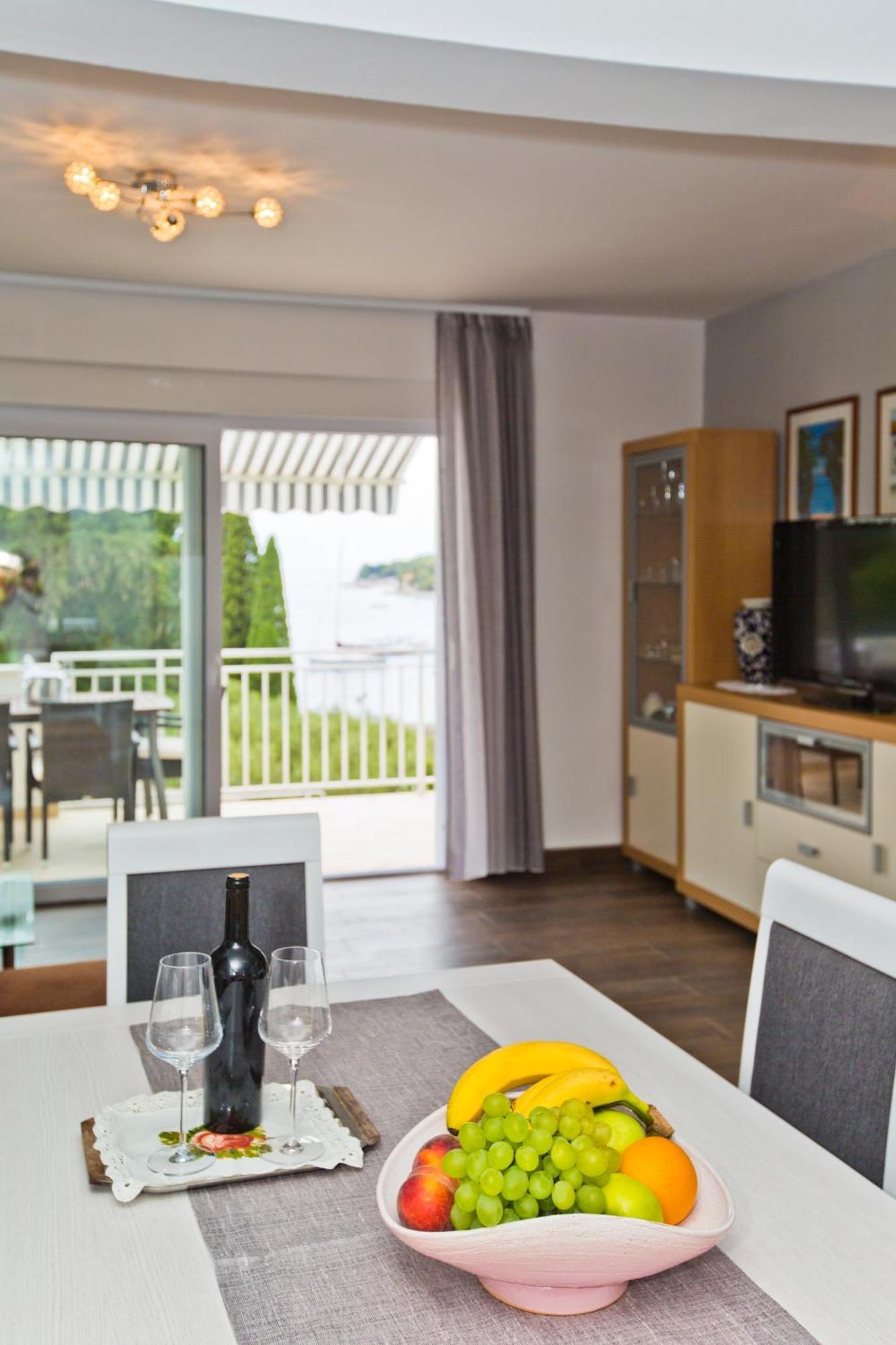 Apartments Grgo Хвар Екстериор снимка